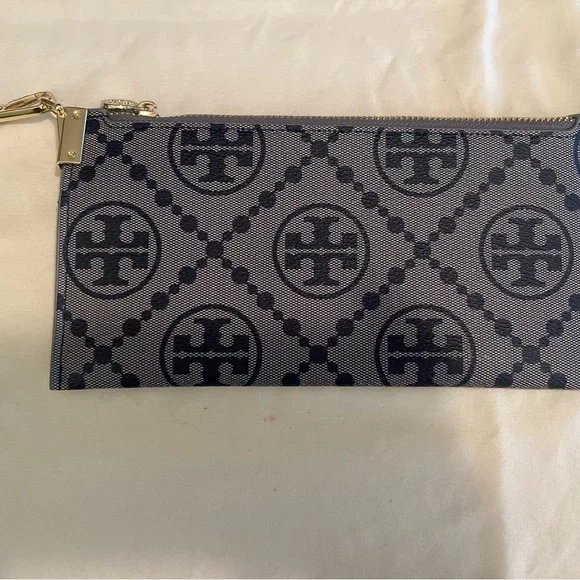 Women’s navy wristlet - Picture 2 of 6